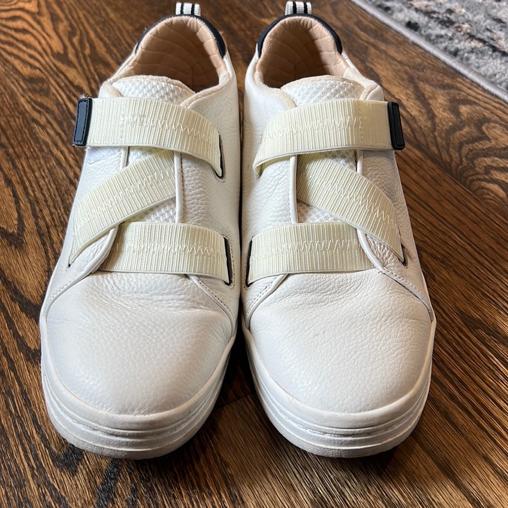 Dr. Scholl’s Velcro sneaker